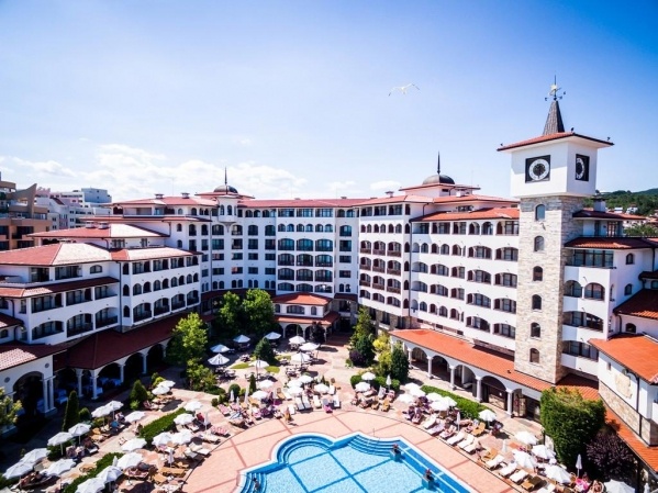 Royal Palace Helena Sands *****
