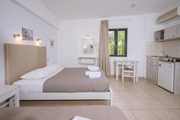 Dionysos Apartments & Studios ***, Görögország
