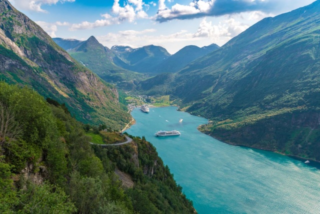 Csoportos hajóút a norvég fjordok és vízesések birodalmába 2027. június