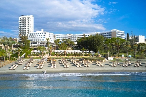 Mediterranean Beach Hotel ****