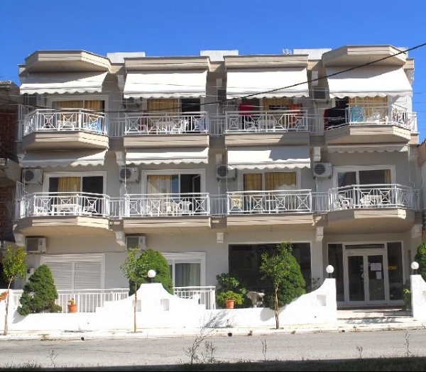 Zeus Apartmanház, busszal