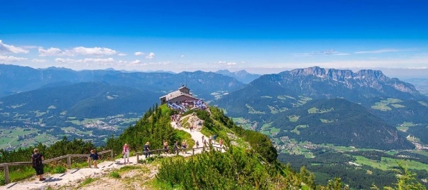Látogatás a diktátor rezidenciáján a Sasfészekben és séta Salzburgban