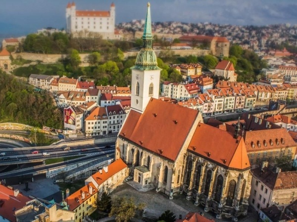 Koronázási ünnepség Pozsonyban, kis kitérővel a kismartoni Esterházy-kastélyhoz