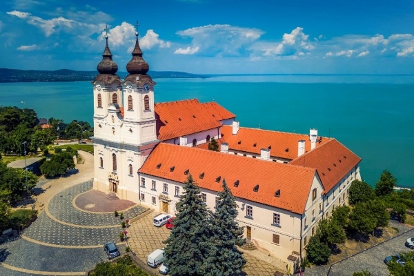 Időutazás a Balaton partján - Tihany varázsa és Balatonfüred reformkori forgataga