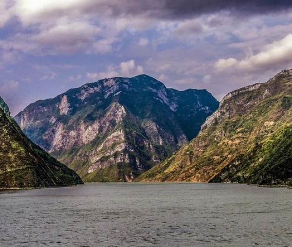 Nagykörút Dél-Kínában - Jangce hajóúttal és ,,kis Tibet meglátogatásával ***