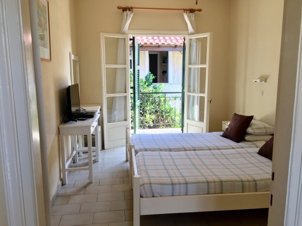 Apartmanház Mayflower, repülővel