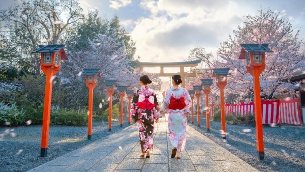 JAPÁN HÚSVÉTKOR