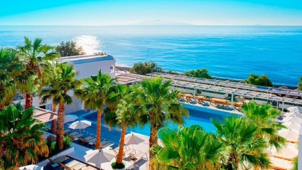 Kamari Beach Hotel