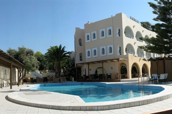 Karteros Hotel 3, Görögország