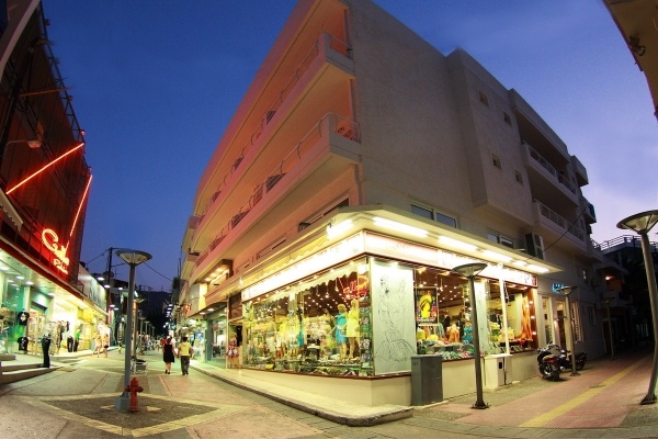 Nancy Hotel 3, Görögország