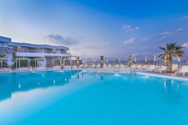 The Island Hotel 5, Görögország