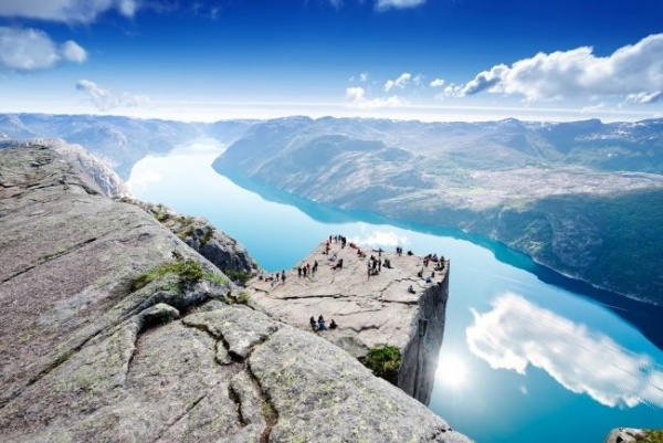 Stavanger, Bergen és a norvég fjordok -- csoportos utazás magyar idegenvezetéssel 2027.05.12-16.