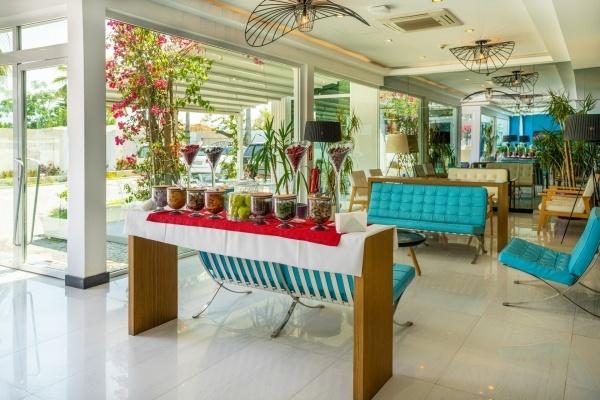 Flora Garden Beach  *****