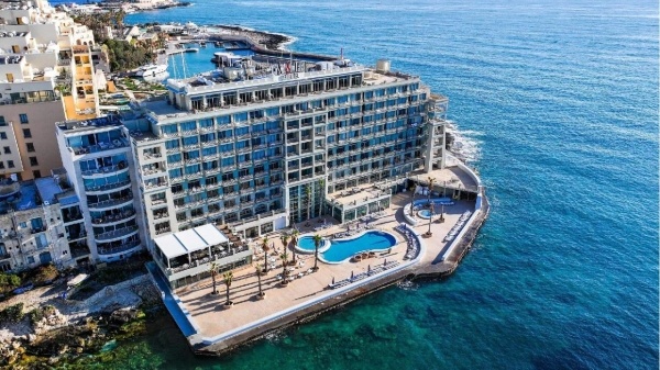 Radisson Cavalieri Art Hotel ****