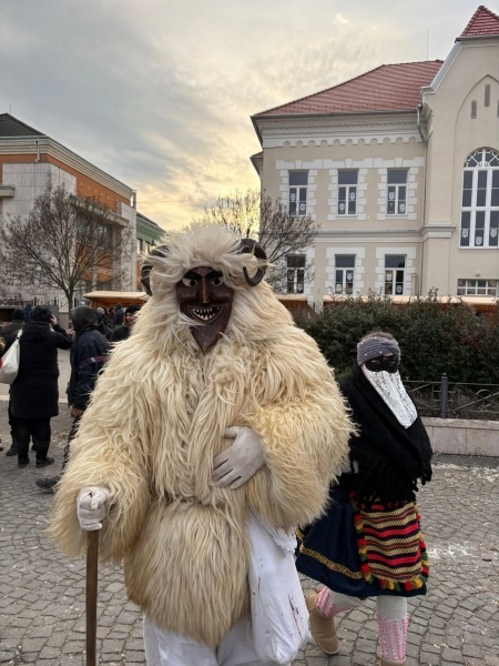 MOHÁCSI BUSÓJÁRÁS TARTALMAS PROGRAMOKKAL