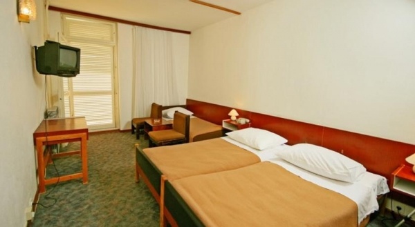 HOTEL MEDENA **