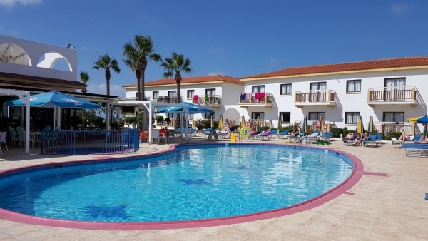 Cosmelenia Hotel Apartments - 14 éjszakás