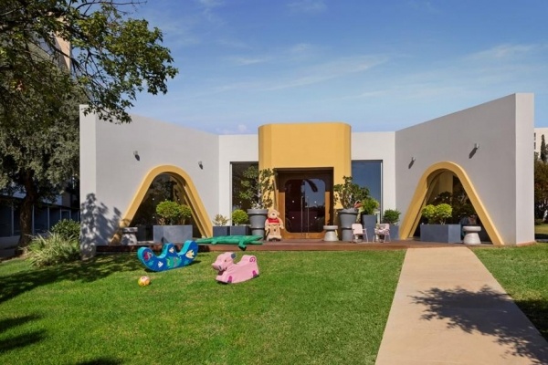 Mediterranean Beach Hotel ****