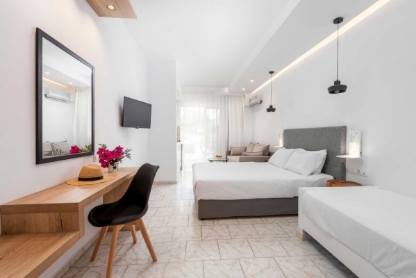 Elvita Plus Hotel