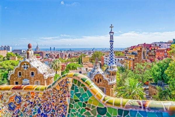TAVASZKÖSZÖNTŐ BARCELONÁBAN REPÜLŐVEL - SPANYOLORSZÁG VÁROSLÁTOGATÁS