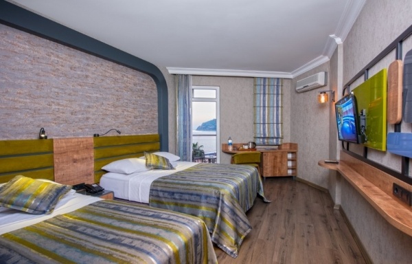 Monart City Hotel**** - AI, repülővel