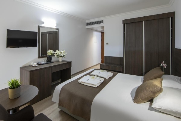 Kapetanios Limassol Hotel ***