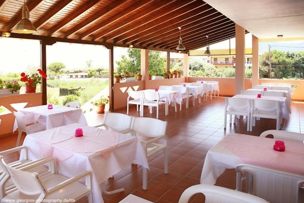 Hotel Stefani**+ - RE, busszal